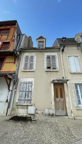 Maison à rénover 4 pièces 100 m2 Centre POUILLY SUR LOIRE (58) proche LA CHARITE SUR LOIRE , NEVERS, COSNES COURS SUR LOIRE