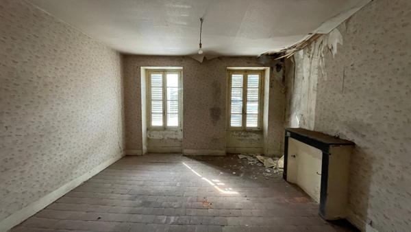 Maison à rénover 4 pièces 100 m2 Centre POUILLY SUR LOIRE (58) proche LA CHARITE SUR LOIRE , NEVERS, COSNES COURS SUR LOIRE