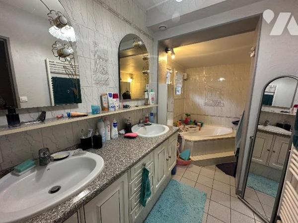 Pavillon avec extension sur sous-sol total, à LES-AUTHIEUX-SUR-LE-PORT-SAINT-OUEN (76520), d'un...