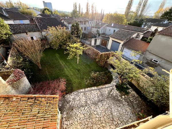 BELPECH : ANCIENNE MAISON DE MAITRE DU XIXe A RENOVER AVEC JARDIN ET GARAGES