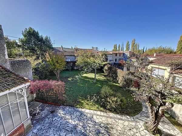 BELPECH : ANCIENNE MAISON DE MAITRE DU XIXe A RENOVER AVEC JARDIN ET GARAGES