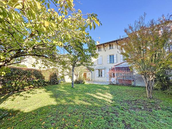 BELPECH : ANCIENNE MAISON DE MAITRE DU XIXe A RENOVER AVEC JARDIN ET GARAGES