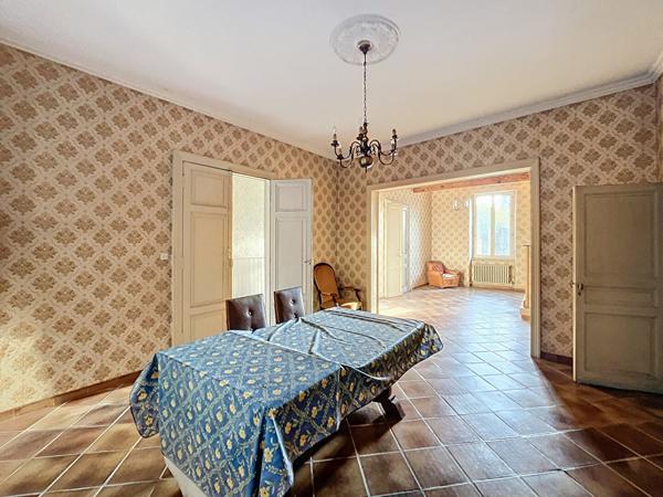 BELPECH : ANCIENNE MAISON DE MAITRE DU XIXe A RENOVER AVEC JARDIN ET GARAGES