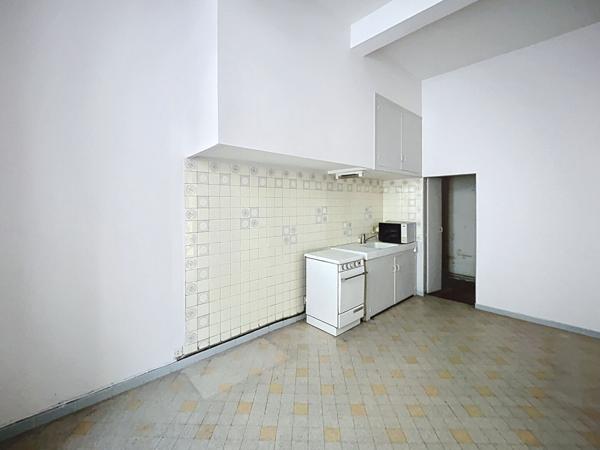 BELPECH : ANCIENNE MAISON DE MAITRE DU XIXe A RENOVER AVEC JARDIN ET GARAGES