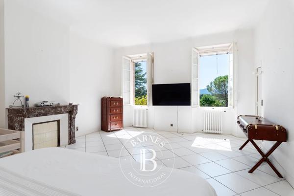 Le Luc, Propriété 15 Chambres -  1 632 m² à vendre