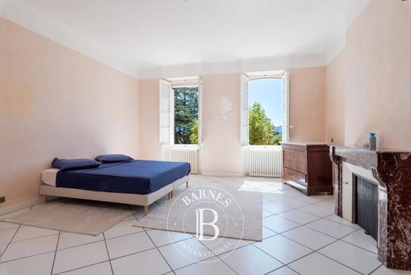 Le Luc, Propriété 15 Chambres -  1 632 m² à vendre