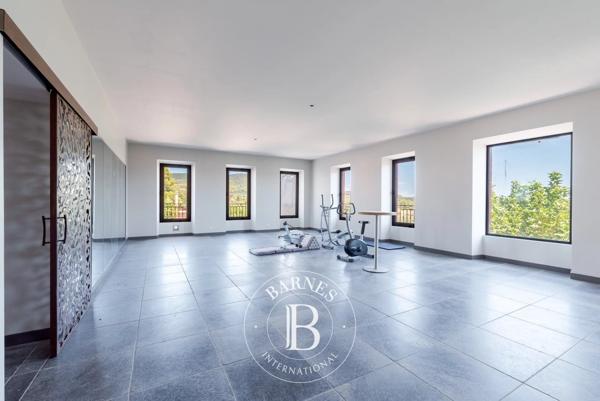 Le Luc, Propriété 15 Chambres -  1 632 m² à vendre