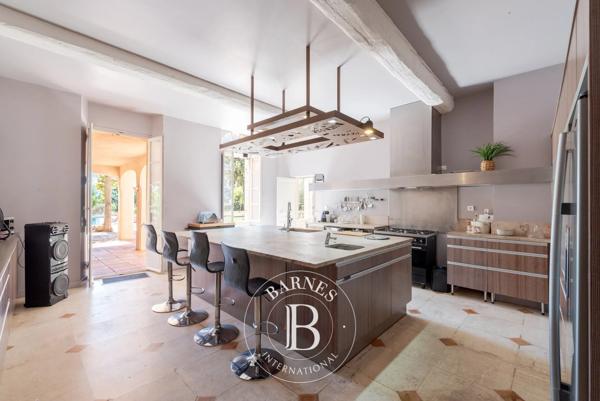 Le Luc, Propriété 15 Chambres -  1 632 m² à vendre