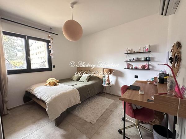 MANOSQUE, Appartement de standing, T4, 88 m² avec TERRASSE, JARDIN et PARKINGS PRIVATIFS