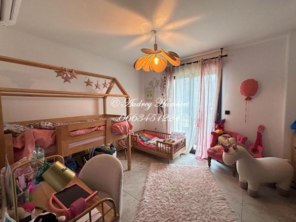 MANOSQUE, Appartement de standing, T4, 88 m² avec TERRASSE, JARDIN et PARKINGS PRIVATIFS