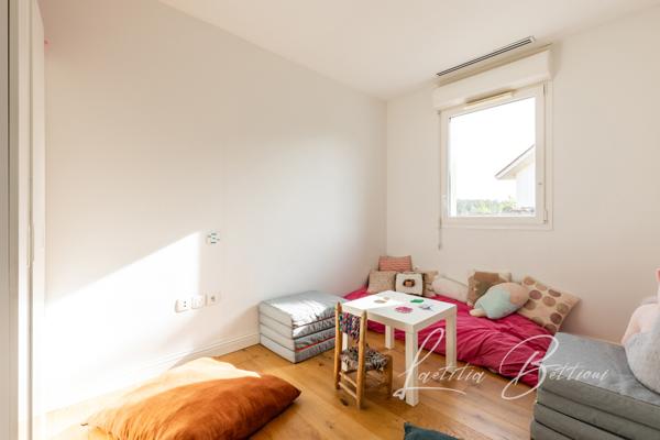 La Brède (33650) Maison rénovée – 5 chambres – Terrasse, piscine & clim