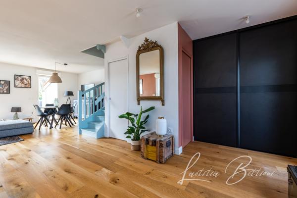 La Brède (33650) Maison rénovée – 5 chambres – Terrasse, piscine & clim