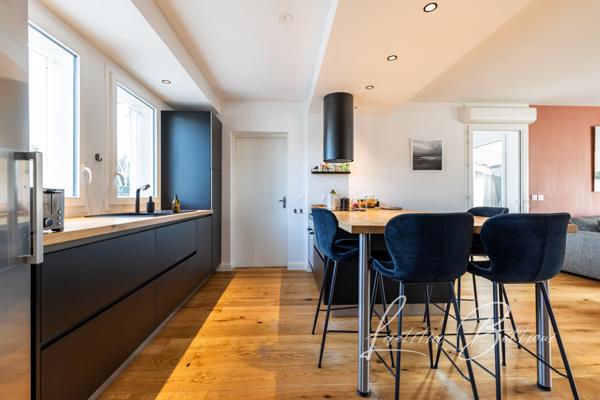 La Brède (33650) Maison rénovée – 5 chambres – Terrasse, piscine & clim