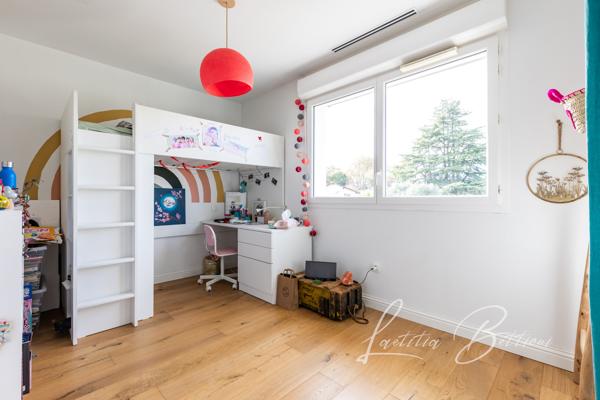 La Brède (33650) Maison rénovée – 5 chambres – Terrasse, piscine & clim