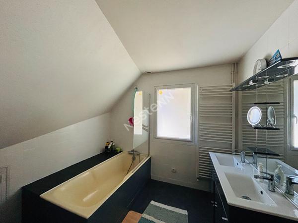 Maison 6 pièces à vendre à Châteaugiron - Charme et emplacement privilégié