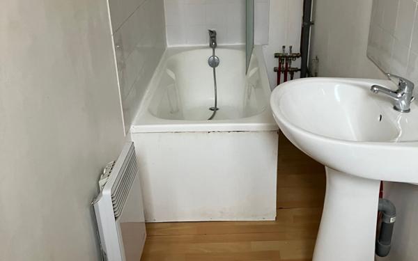 Appartement à louer    2 pièces • 30 m2 Pont-de-Metz