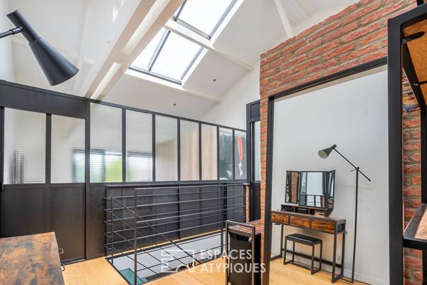 Loft avec verrière zénithale dans une ancienne cartonnerie réhabilitée