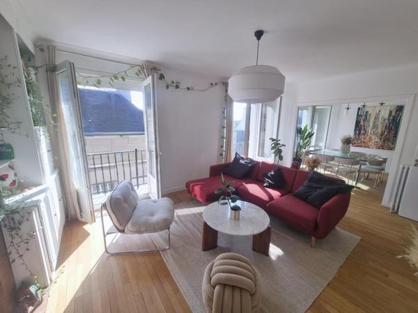 Dernier étage lumineux, sans vis-à-vis, refait à neuf, 3 chambres