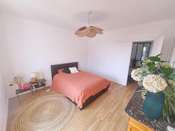 Dernier étage lumineux, sans vis-à-vis, refait à neuf, 3 chambres