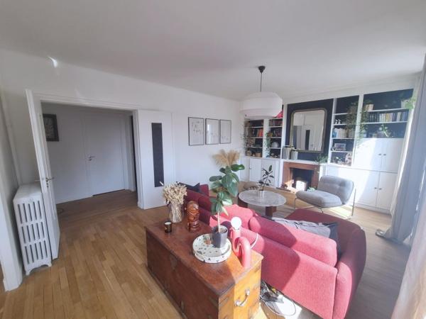Dernier étage lumineux, sans vis-à-vis, refait à neuf, 3 chambres