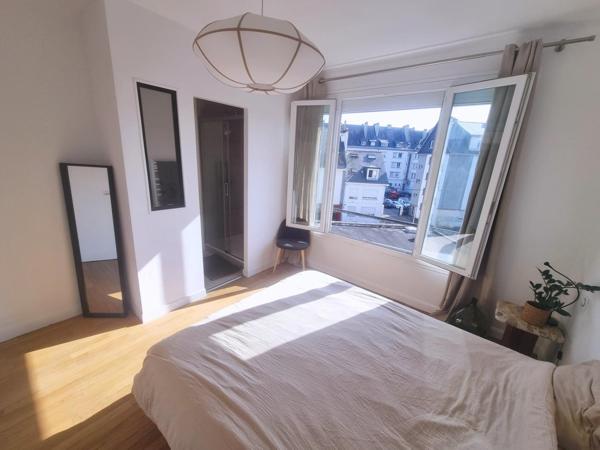 Dernier étage lumineux, sans vis-à-vis, refait à neuf, 3 chambres