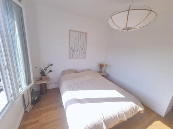 Dernier étage lumineux, sans vis-à-vis, refait à neuf, 3 chambres