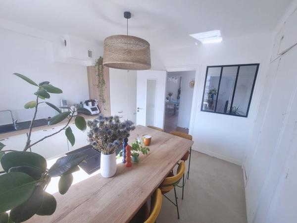 Dernier étage lumineux, sans vis-à-vis, refait à neuf, 3 chambres