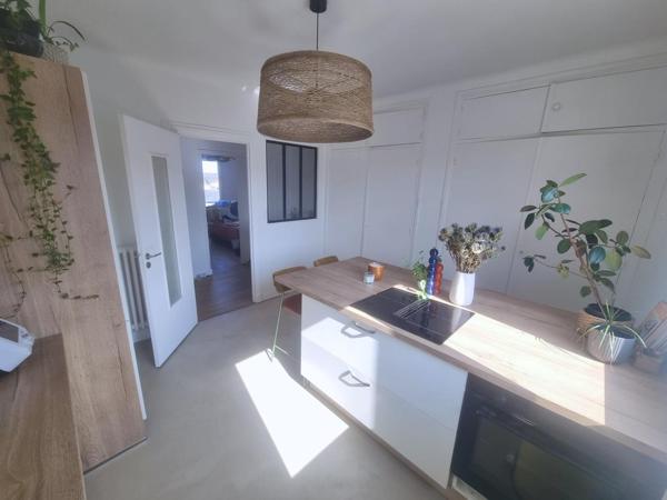Dernier étage lumineux, sans vis-à-vis, refait à neuf, 3 chambres