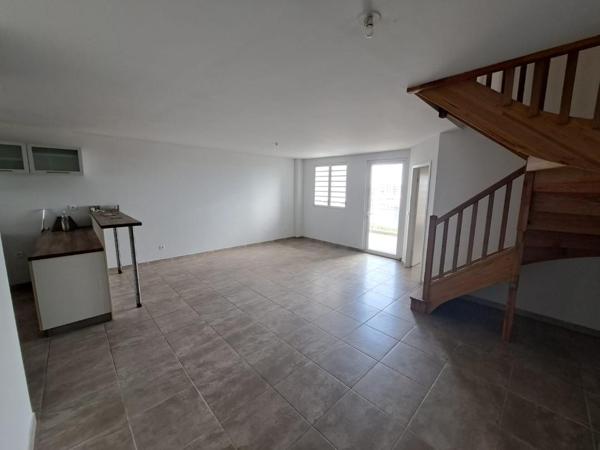 Appartement t5 Duplex Secteur Etang Abricot Superficie 110 m2 terrasse 41 m2