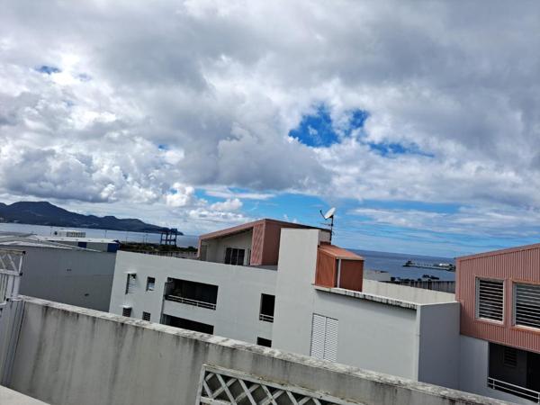 Appartement t5 Duplex Secteur Etang Abricot Superficie 110 m2 terrasse 41 m2