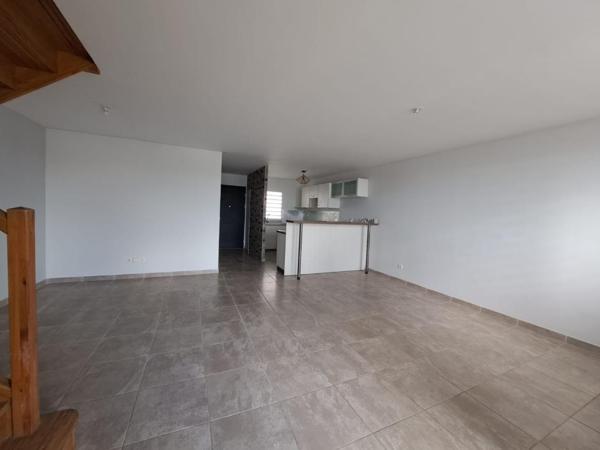 Appartement t5 Duplex Secteur Etang Abricot Superficie 110 m2 terrasse 41 m2