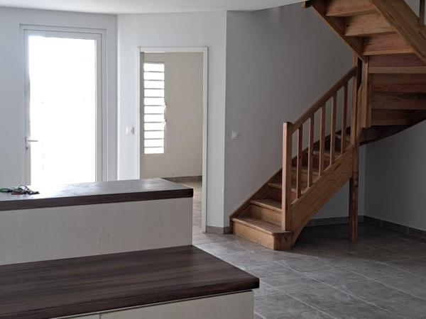 Appartement t5 Duplex Secteur Etang Abricot Superficie 110 m2 terrasse 41 m2