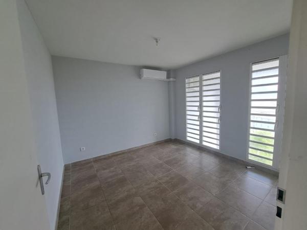 Appartement t5 Duplex Secteur Etang Abricot Superficie 110 m2 terrasse 41 m2
