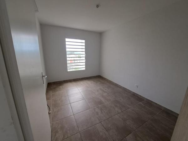 Appartement t5 Duplex Secteur Etang Abricot Superficie 110 m2 terrasse 41 m2