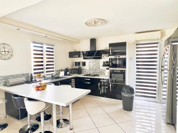 Maison T6 130 m2, jardin, piscine, terrasse