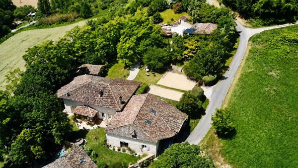 Location                                                      Propriété
                        
                     7 pièces                      250 m2                     à Monségur