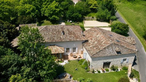 Location                                                      Propriété
                        
                     7 pièces                      250 m2                     à Monségur