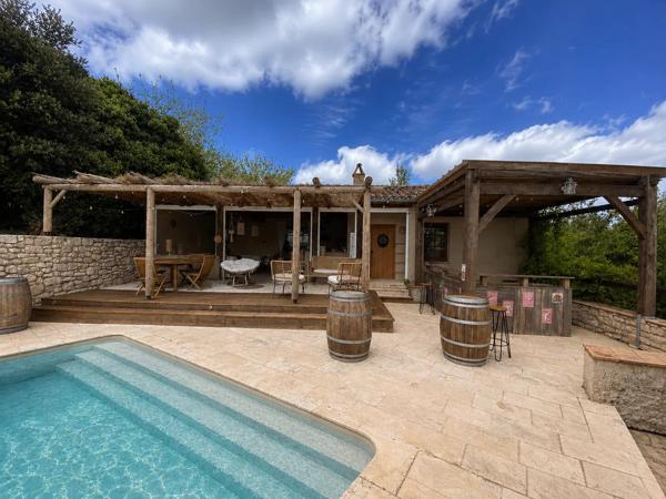 Location                                                      Propriété
                        
                     7 pièces                      250 m2                     à Monségur