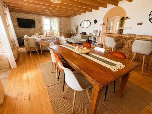 Location                                                      Propriété
                        
                     7 pièces                      250 m2                     à Monségur