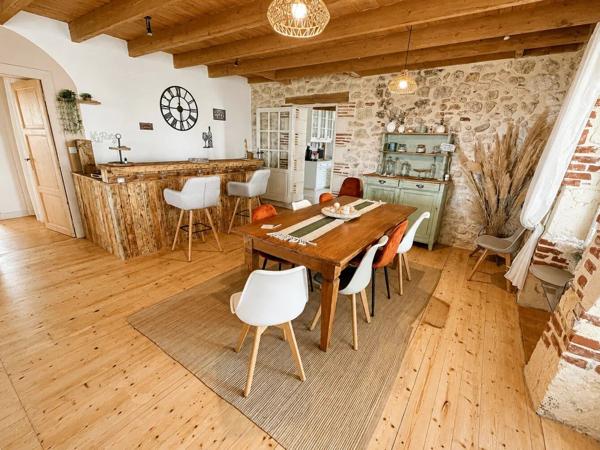 Location                                                      Propriété
                        
                     7 pièces                      250 m2                     à Monségur