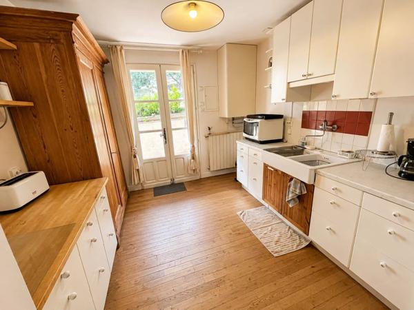 Location                                                      Propriété
                        
                     7 pièces                      250 m2                     à Monségur