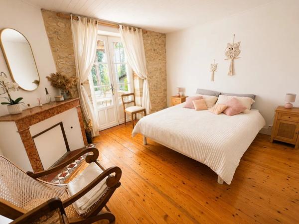 Location                                                      Propriété
                        
                     7 pièces                      250 m2                     à Monségur