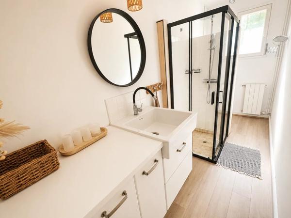 Location                                                      Propriété
                        
                     7 pièces                      250 m2                     à Monségur