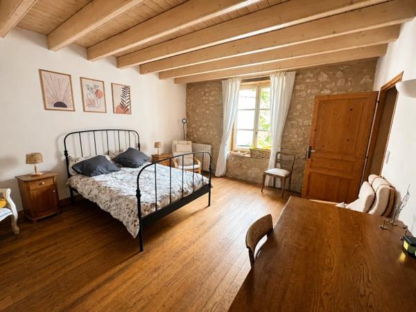 Location                                                      Propriété
                        
                     7 pièces                      250 m2                     à Monségur