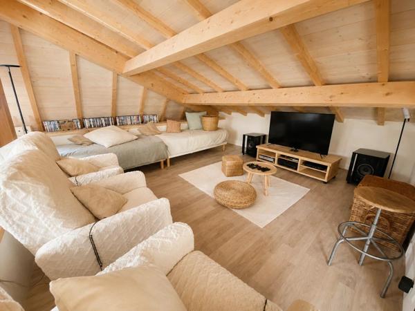 Location                                                      Propriété
                        
                     7 pièces                      250 m2                     à Monségur