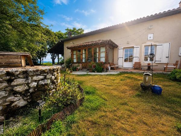 Location                                                      Propriété
                        
                     7 pièces                      250 m2                     à Monségur
