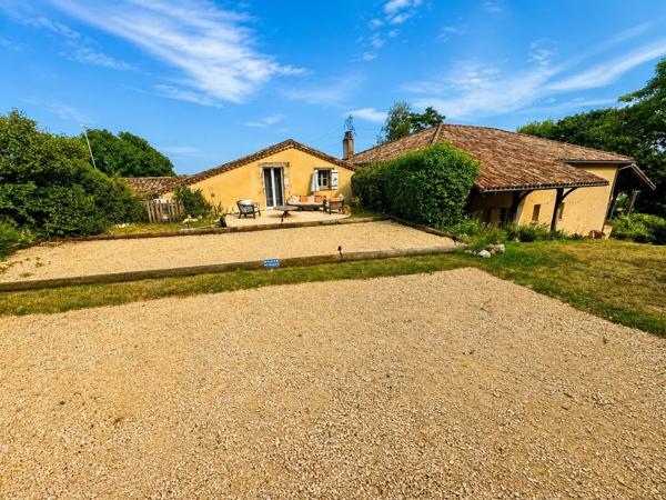Location                                                      Propriété
                        
                     7 pièces                      250 m2                     à Monségur