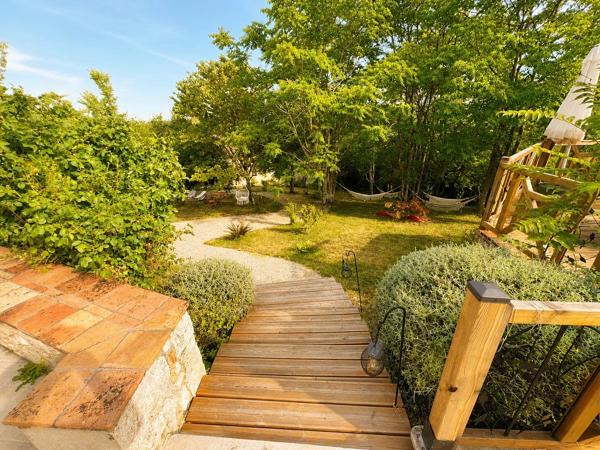 Location                                                      Propriété
                        
                     7 pièces                      250 m2                     à Monségur