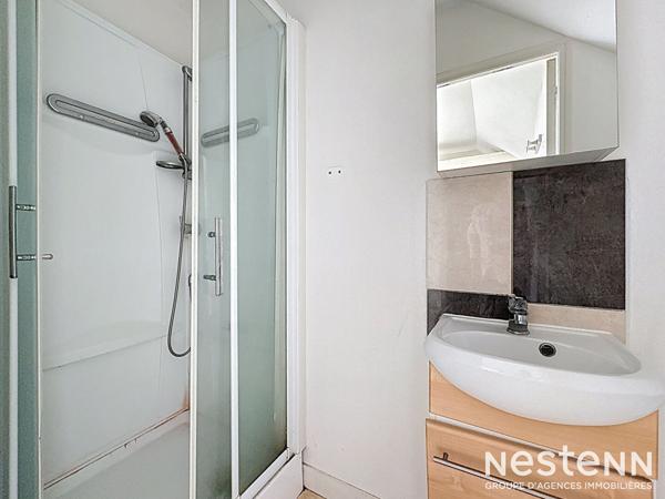 Idéal investisseur - Studio libre de locataire à Angers avec place de stationnement