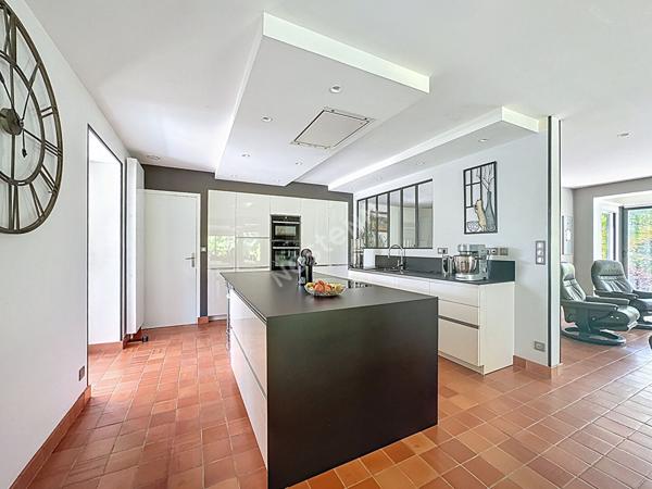 A vendre magnifique maison 5 chambres de 227 m² à Champigné, avec grand terrain de plus de 4000 m²